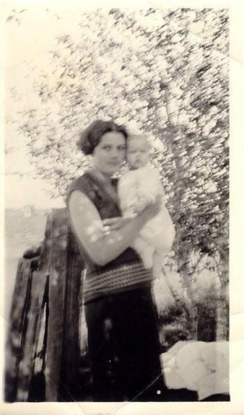 Elizabeth Knuth – h/t Carolyn Knuth Russell